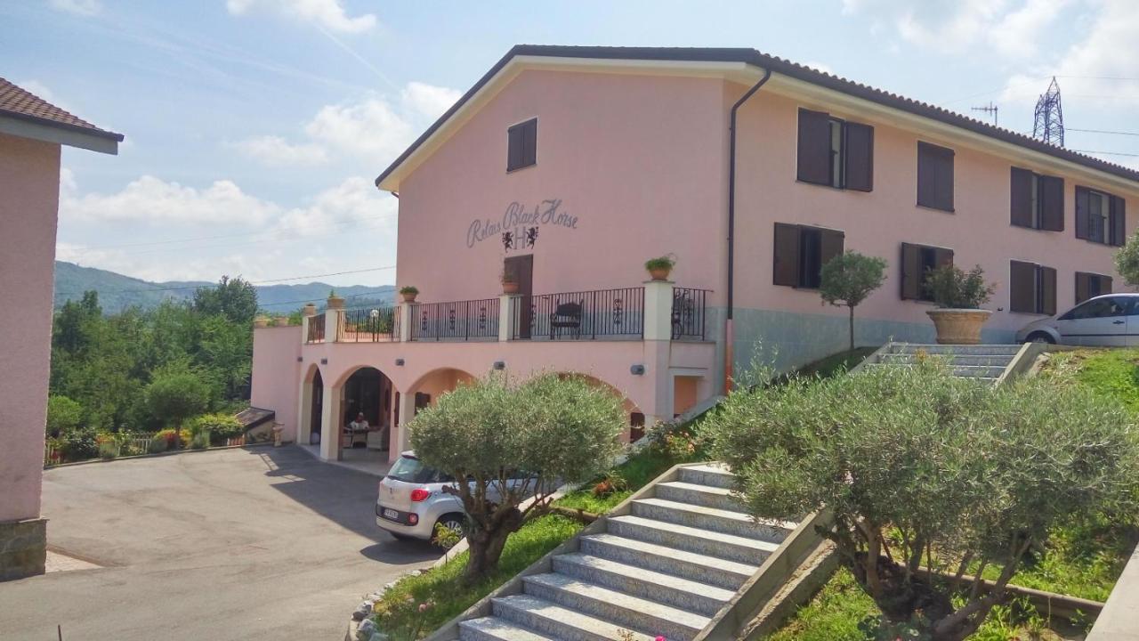 Relais Black Horse Millesimo Εξωτερικό φωτογραφία
