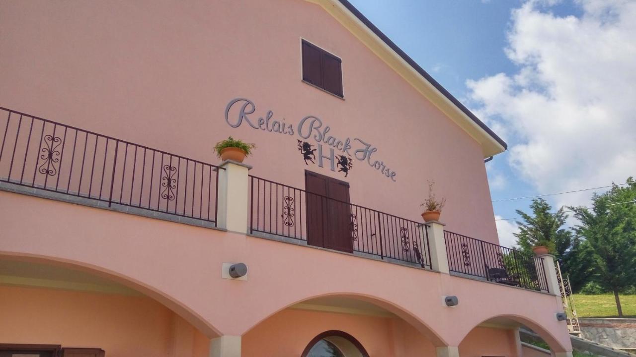 Relais Black Horse Millesimo Εξωτερικό φωτογραφία
